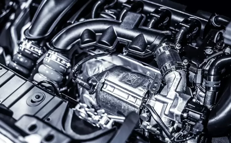 صيانة منظومة سحب الهواء: كيف تحمي محركك من الاختناق الرملي في السعودية 2026