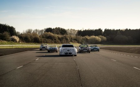 الهندسة المستوحاة: سيارة GT الفاخرة الجديدة بأربعة أبواب تقدّم تجربة قيادة تُجسّد جوهر جاكوار الحقيقي