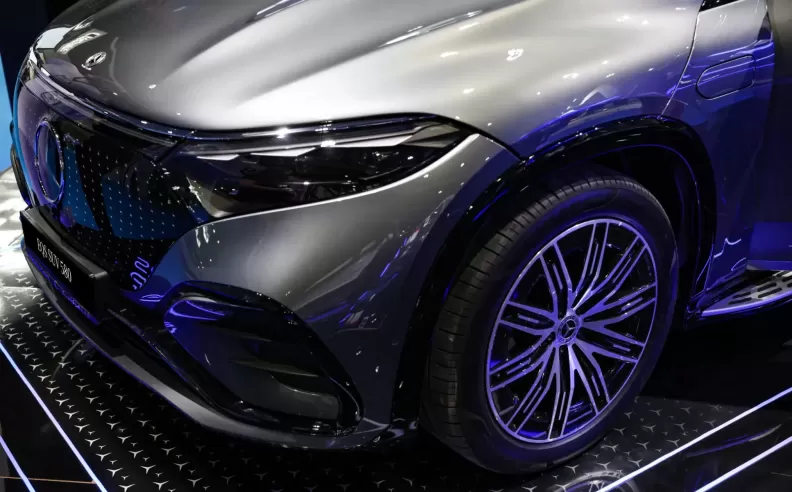 تعرض مجموعة الطرازات المعروضة في Mobility Live بعضًا من السيارات الكهربائية بالكامل الحالية من Mercedes-EQ، وتسلّط الضوء بذلك على التطورات في التنقل الكهربائي الذكي
