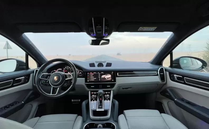 More comfort and technology in the interior of the Porsche Cayenne GTS 2023