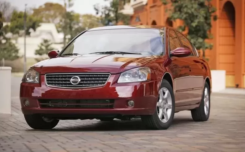 Third Generation: First Altima to offer a V6 engine