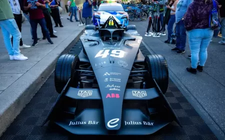 مغني الراب جايدن سميث يقدم تصميماً مميزاً لسيارة الفورمولا إي قبل إقامة سباق ساوثواير بورتلاند إي بري يوم السبت