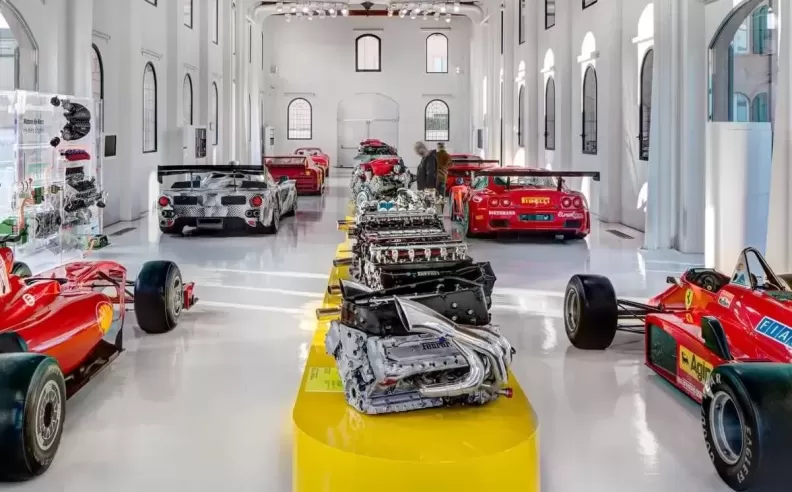 متحف Museo Enzo Ferrari Modena في مودينا/ إيطاليا