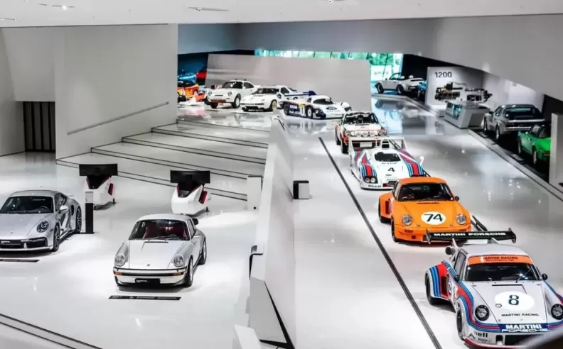 متحف Porsche Museum في شتوتغارت/ المانيا