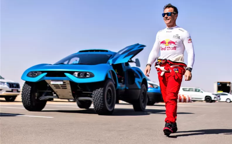 Two world leading supercars in Abu Dhabi Desert Challenge.