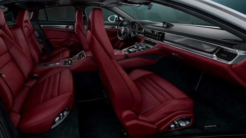 بورش باناميرا من الداخل 