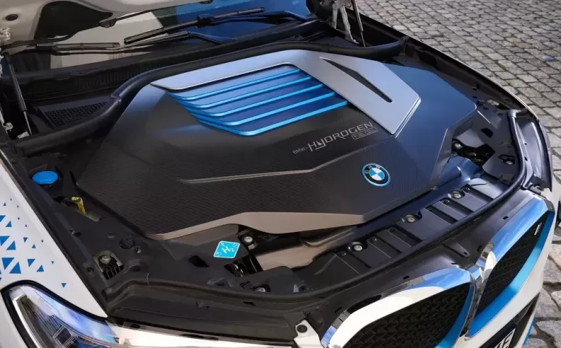 The BMW iX5 Hydrogen goes around the world