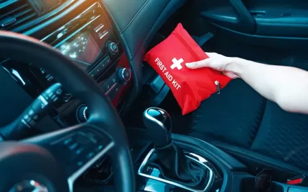 يمكنها أن تنقذ حياتك: لماذا من الضروري أن تمتلك حقيبة إسعافات أولية في سيارتك