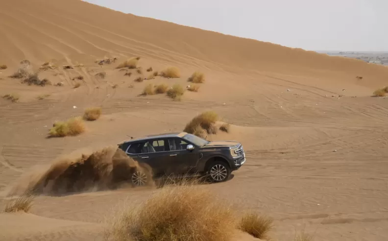 وحش الصحراء: التفوق في القيادة خارج الطرق الممهدة 