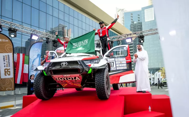 يزيد الراجحي أول سائق سعودي يفوز بلقب الرالي