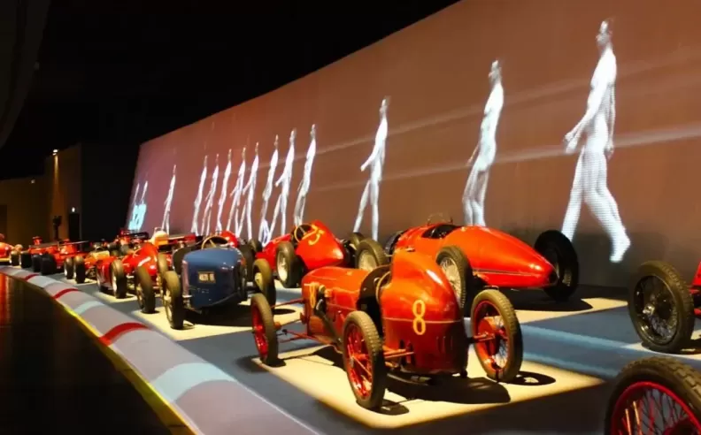 مقتنيات متحف السيارات الوطني بإيطاليا