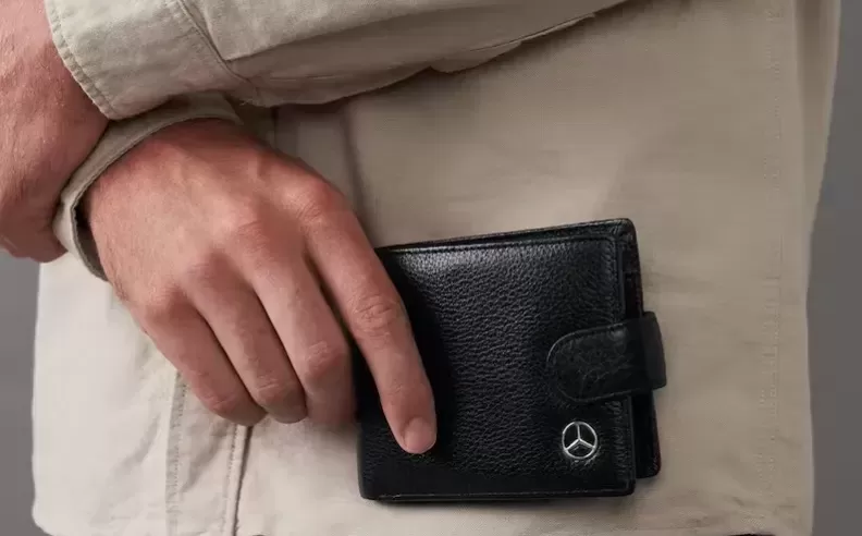 محفظة رجالية من مرسيدس-بنز