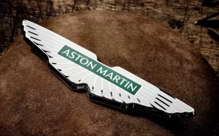 شعار أستون مارتن - تحليق في فضاء الفخامة والسرعة