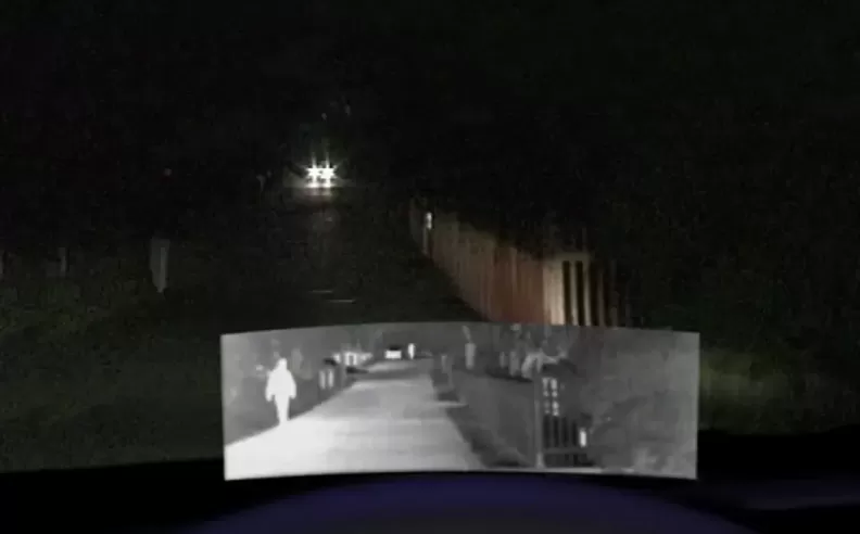 استخدام كاميرات الرؤية الليلية في صناعة السيارات