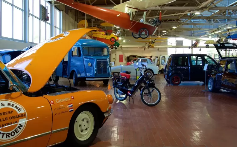 التاريخ والتطور: أصول متحف لين للسيارات ونموه