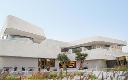 مجموعة قرقاش تكشف عن مركز مرسيدس-بنز الجديد في دبي
