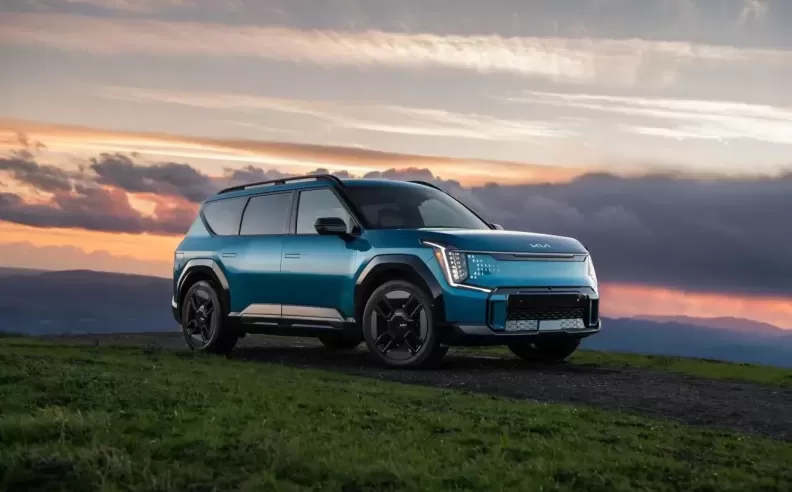 Kia EV9 Clinches SUV of the Year at 2024 WWCOTY Awards