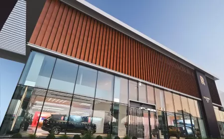 رولز-رويس موتور كارز دبي تفتتح صالة عرض جديدة تفيض فخامةً
