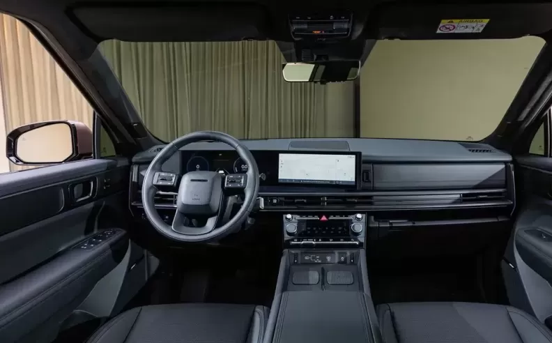 Interior design: Horizontal and vertical design elements neatly convey a solid SUV character