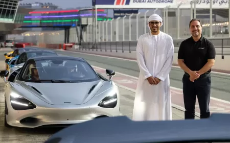 عملاء ماكلارين دبي من مالكي طراز 750S الأوائل يختبرون ذروة مستويات أداء السيارة الخارقة الجديدة من شركة ماكلارين أوتوموتيف على الحلبة