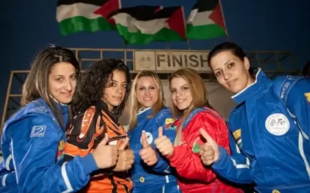 أخوات السرعة: الفلسطينيات اللاتي سطعن في عالم سباقات السيارات