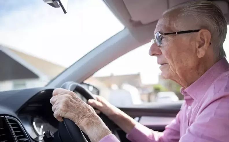 نصائح لجعل القيادة آمنة على كبار السن