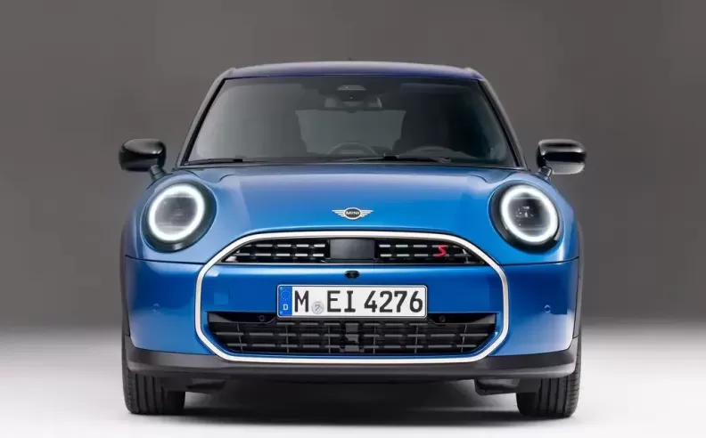 The new MINI Cooper 5 Door with petrol engine