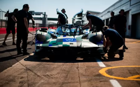 ASTON MARTIN VALKYRIE AMR-LMH HYPERCAR HITS THE TRACK