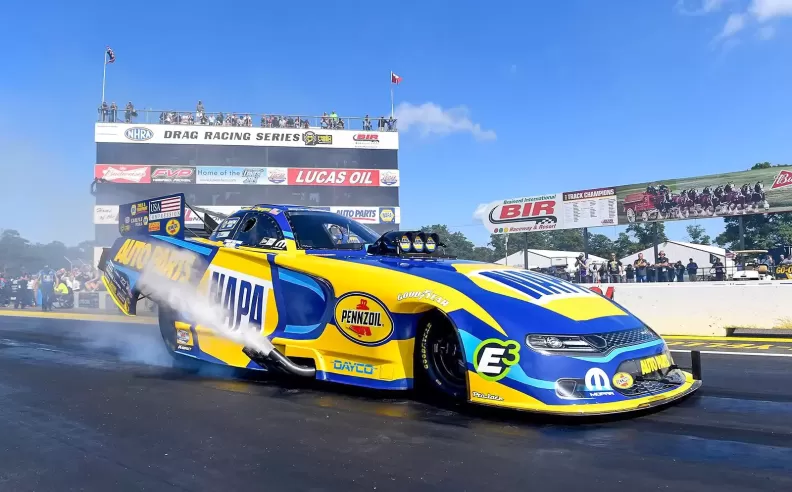 التقنية والأداء في سباقات السحب NHRA