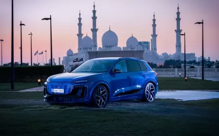 أودي Q6 e-tron الجديدة كليًا تتألق المشهد في عرض إقليمي أيقوني