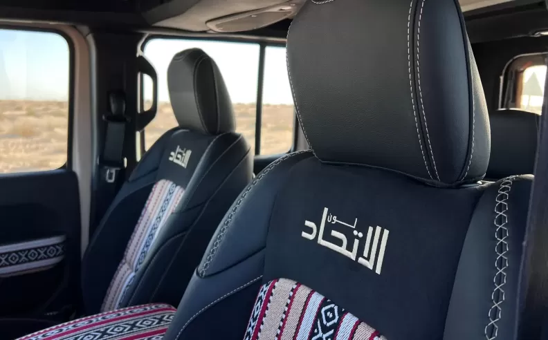 مقصورة داخلية مليئة بالتفاصيل التراثية