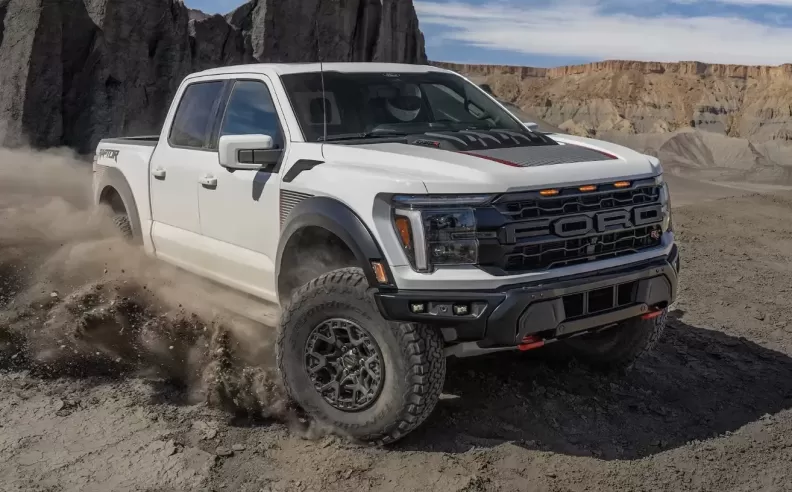 تقنيات F-150 رابتُر تسهّل التغلّب على المسارات