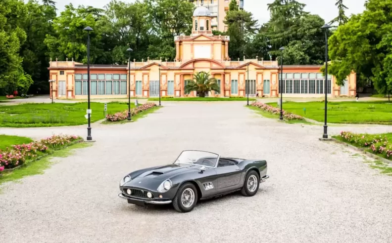 فيراري 250 GT SWB كاليفورنيا سبايدر الأولى: أيقونة تاريخية في مزاد مونتيري
