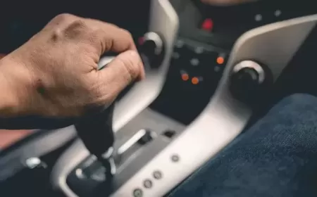 عادات شائعة قد تتسبب في تلف ناقل الحركة الأوتوماتيكي في سيارتك