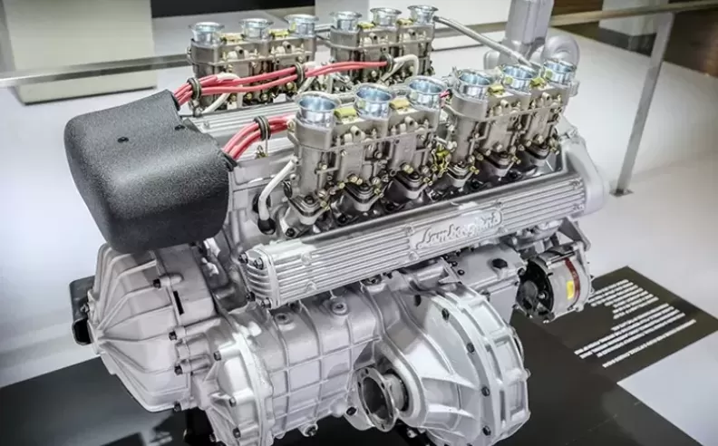 محرك لامبورجيني V12 الأسطوري