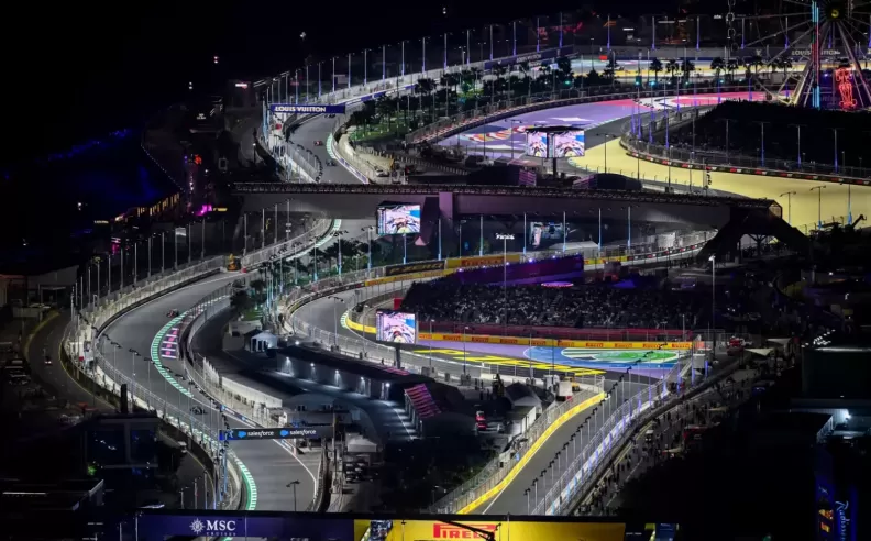 Norris Battles Hamilton as Strategy Shakes up Jeddah Race