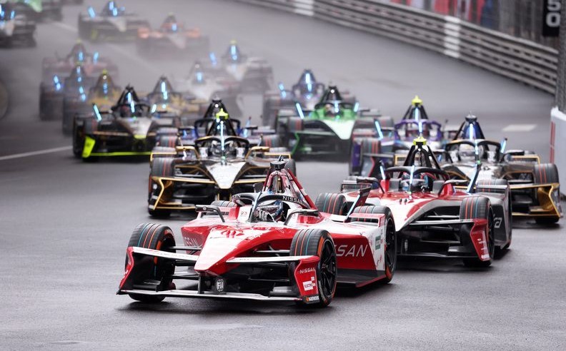 Overtakes, Strategy, and Recovery
