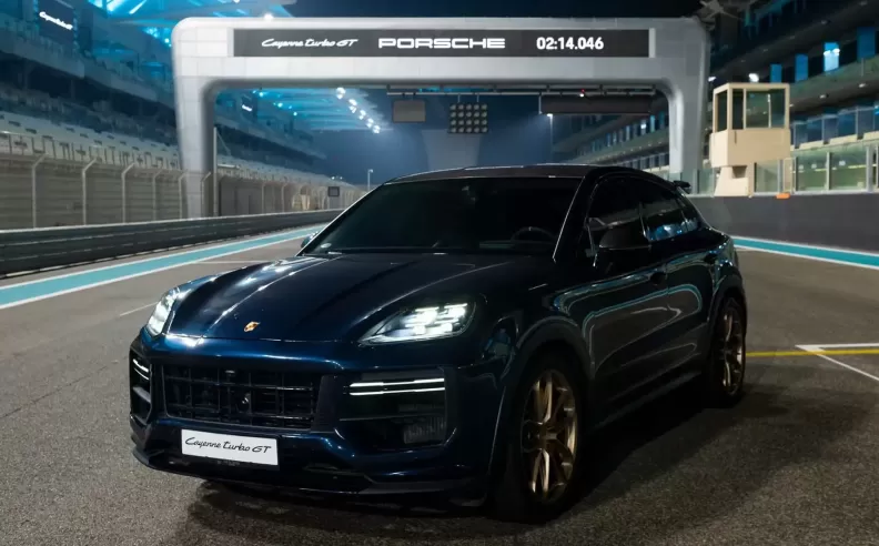 سيارة بورشه كاين توربو GT تسجل أول رقم قياسي رسمي لسيارة SUV تخرج من خط الإنتاج في حلبة مرسى ياس