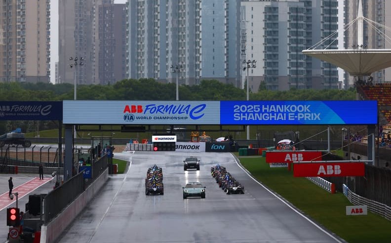 Cassidy Produces Dominant Lights-to-Flag Victory on Rain-Soaked Sunday in Shanghai