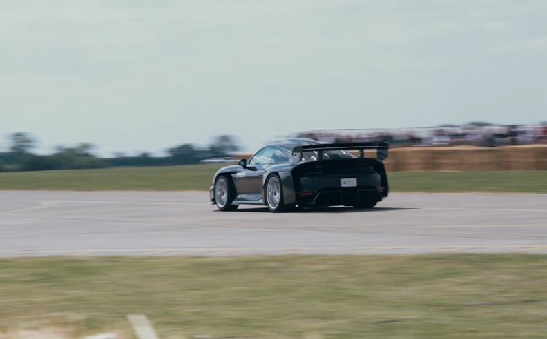 Aerodynamics: Active Intelligence Meets Supreme Downforce