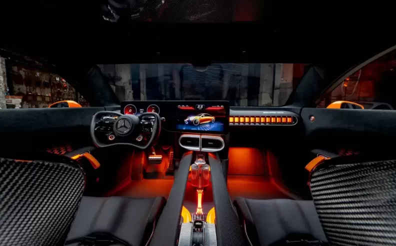 مقصورة CONCEPT AMG GT XX: رياضة خالصة بلغة الفخامة التقنية