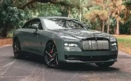 Rolls Royce Ditches V12 and Keeps Its Spirit with Spectre Black Badge
