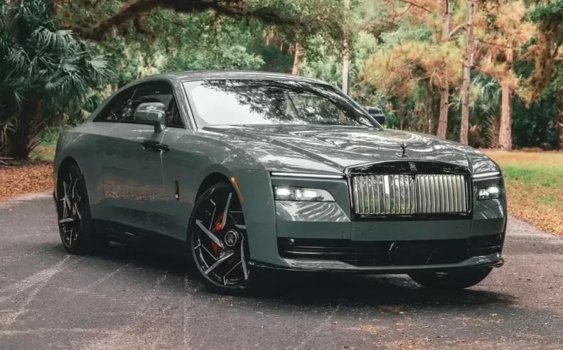 Rolls Royce Ditches V12 and Keeps Its Spirit with Spectre Black Badge