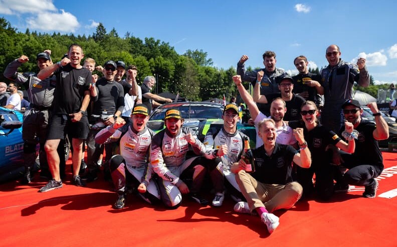 Silver Cup Glory for Walkenhorst and Aston Martin