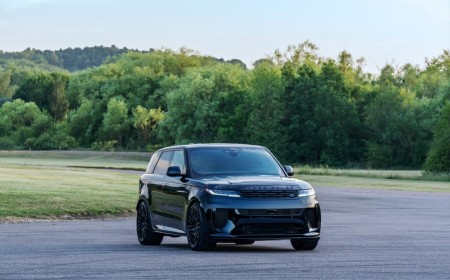 Dipped in Black: Range Rover Sport SV Black Edition