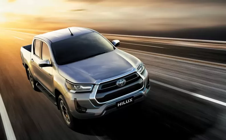 فئات وأسعار تويوتا هايلكس 2025 في الإمارات