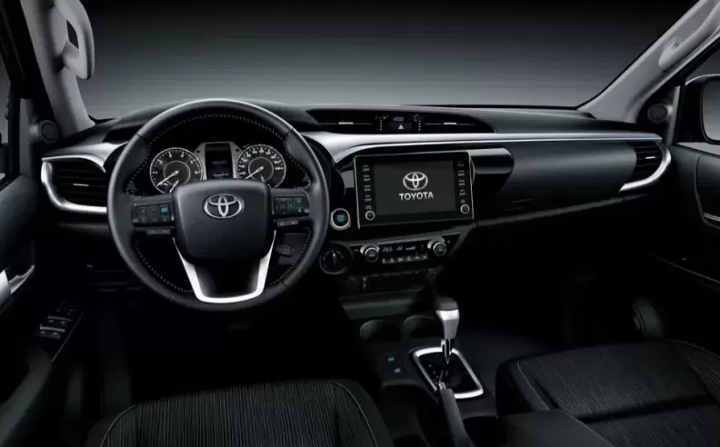 نصائح ذهبية لاختيار أفضل فئة من تويوتا هايلكس 2025 في الإمارات