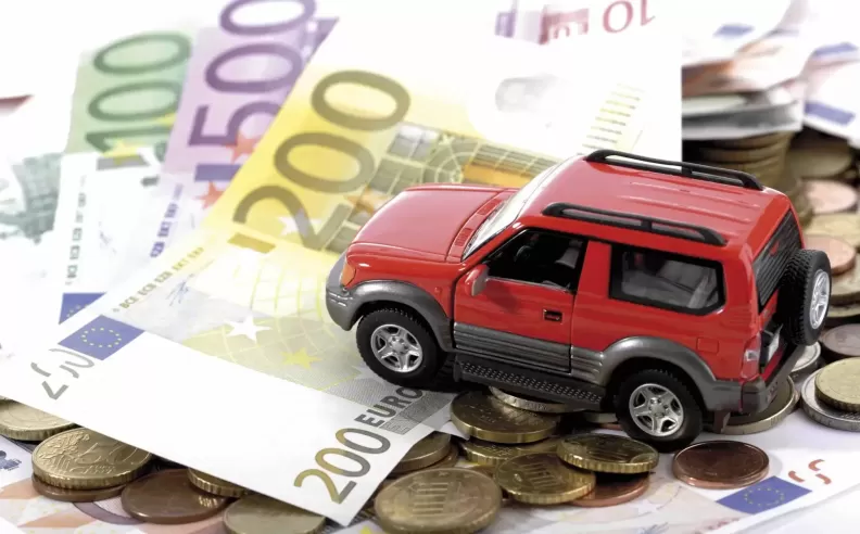 الرسوم الرسمية لنقل ملكية السيارة في دبي 2025