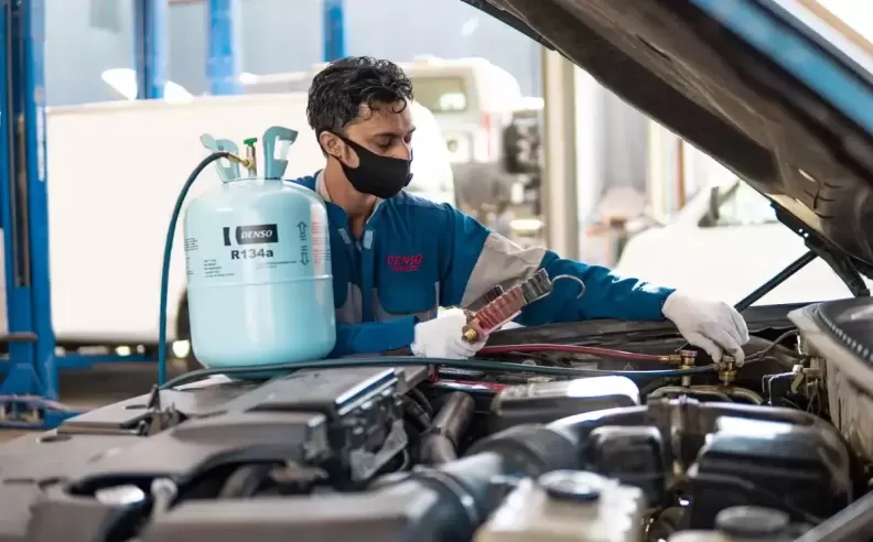 خطوات تغيير غاز الفريون بمكيف السيارة