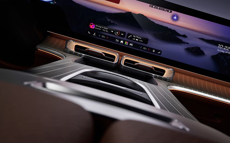 شاشة MBUX HYPERSCREEN ثورة رقمية في المقصورة